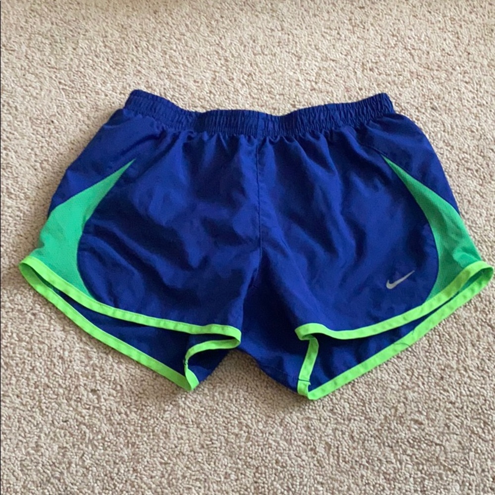 NIKE WOMENS RUNNING SHORTS